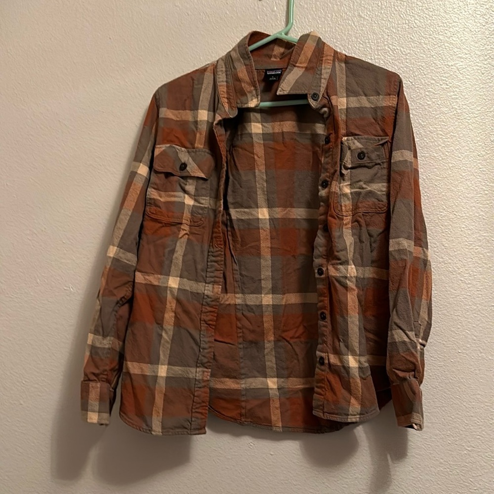 patagonia flannel, size small, lightly worn